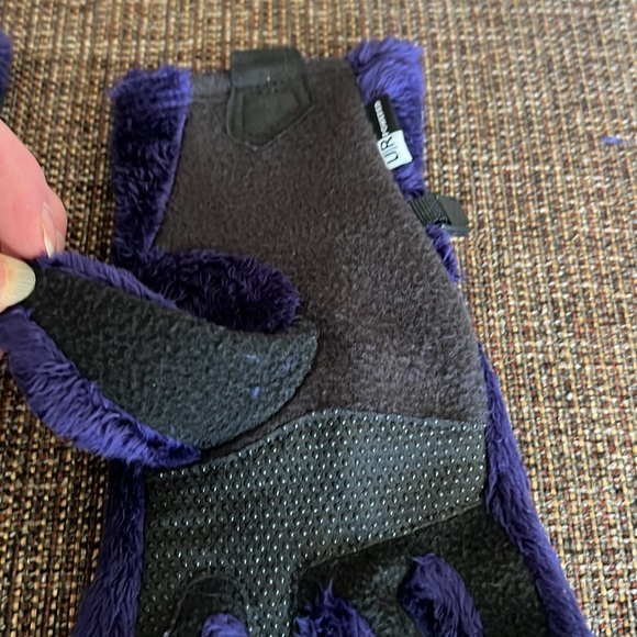 North Face Denali Gloves, size women’s small purple fuzzy with touch tech - Picture 7 of 11